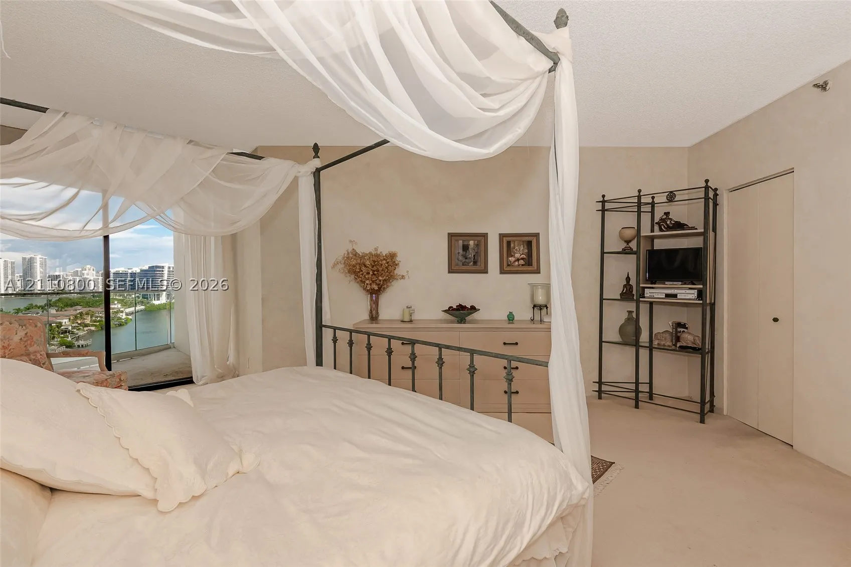 2800 Island Blvd #1105