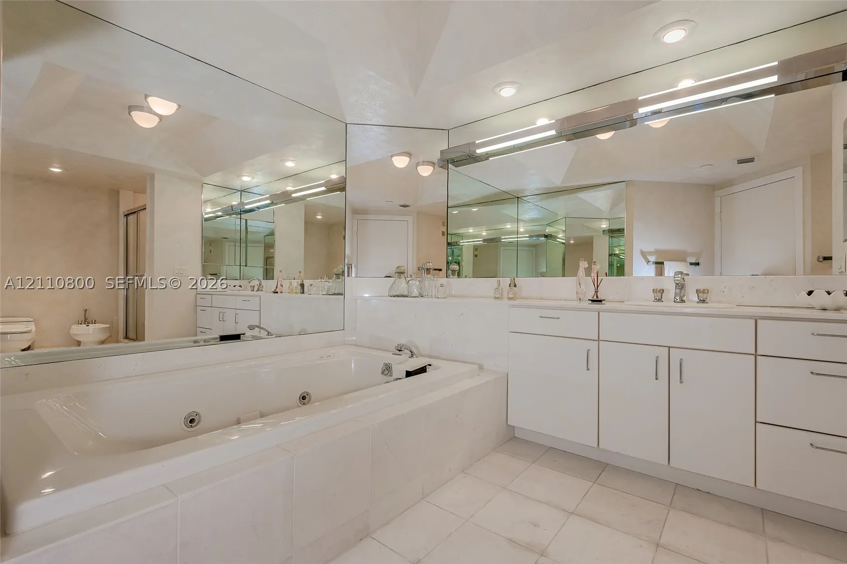 2800 Island Blvd #1105