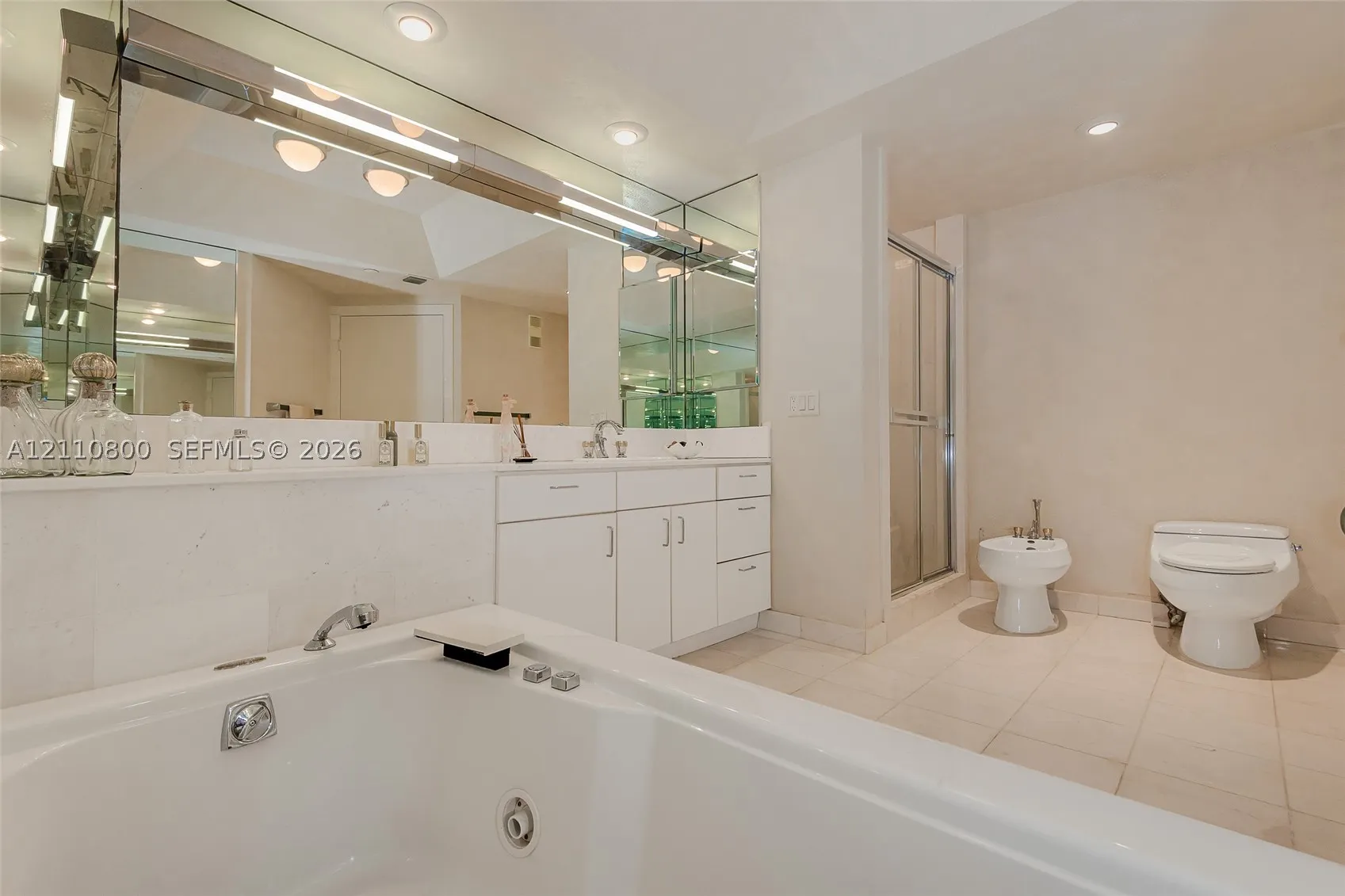 2800 Island Blvd #1105