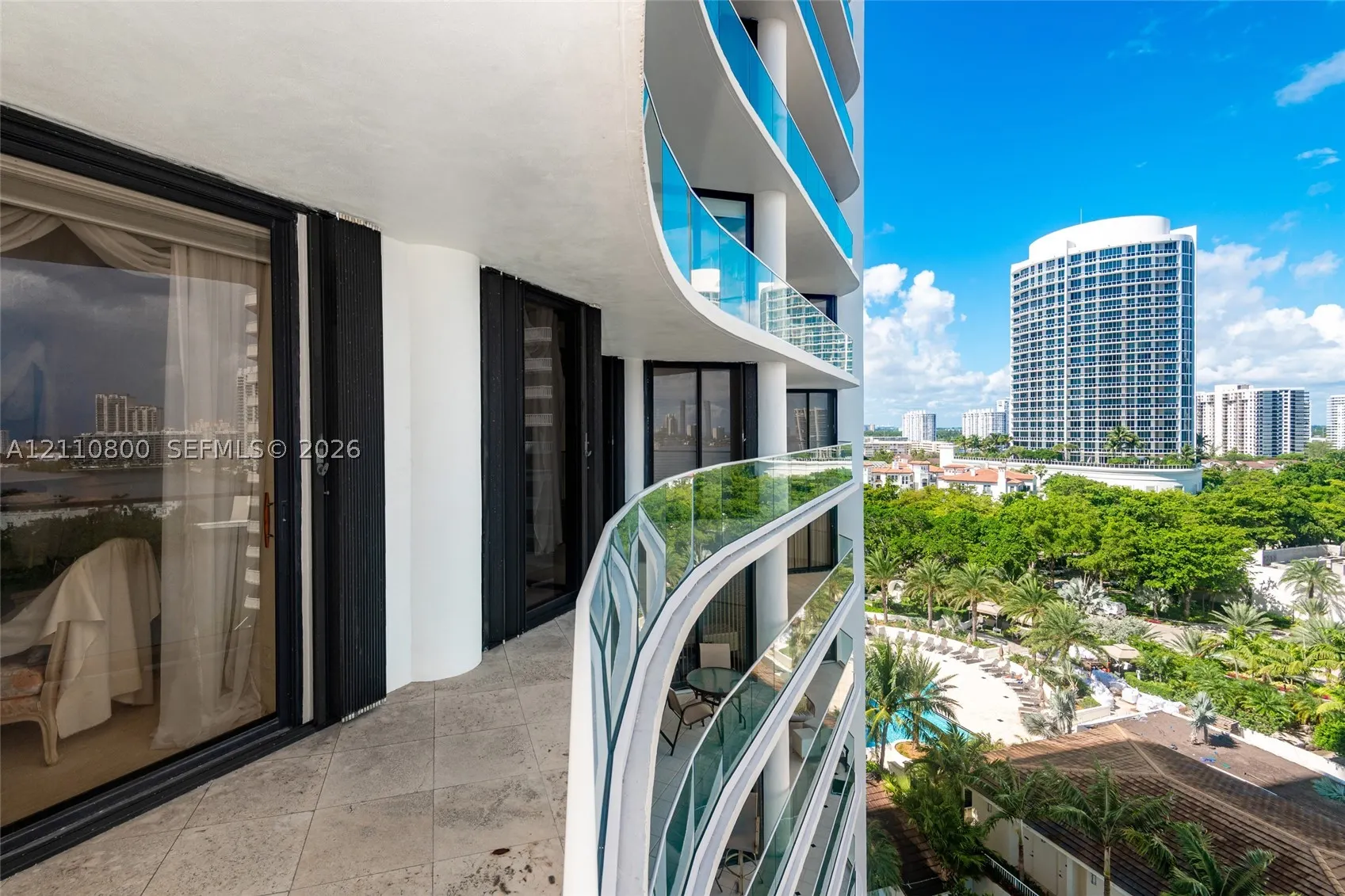 2800 Island Blvd #1105