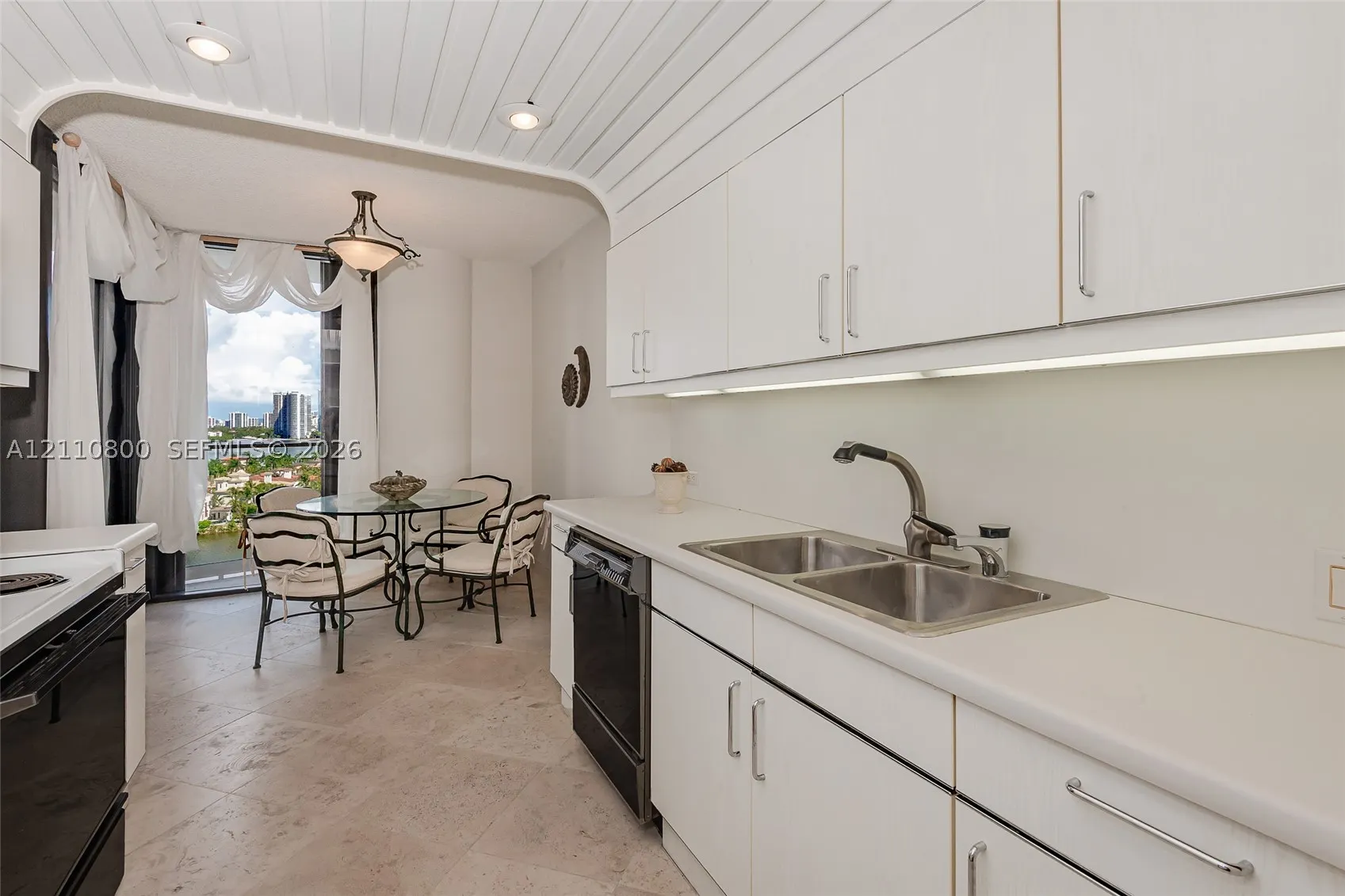 2800 Island Blvd #1105