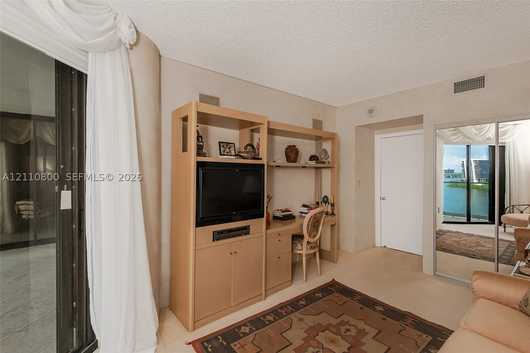 2800 Island Blvd #1105