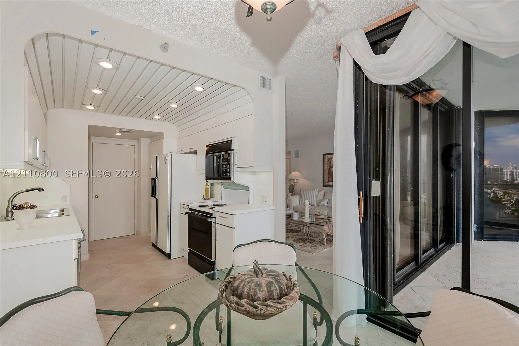 2800 Island Blvd #1105