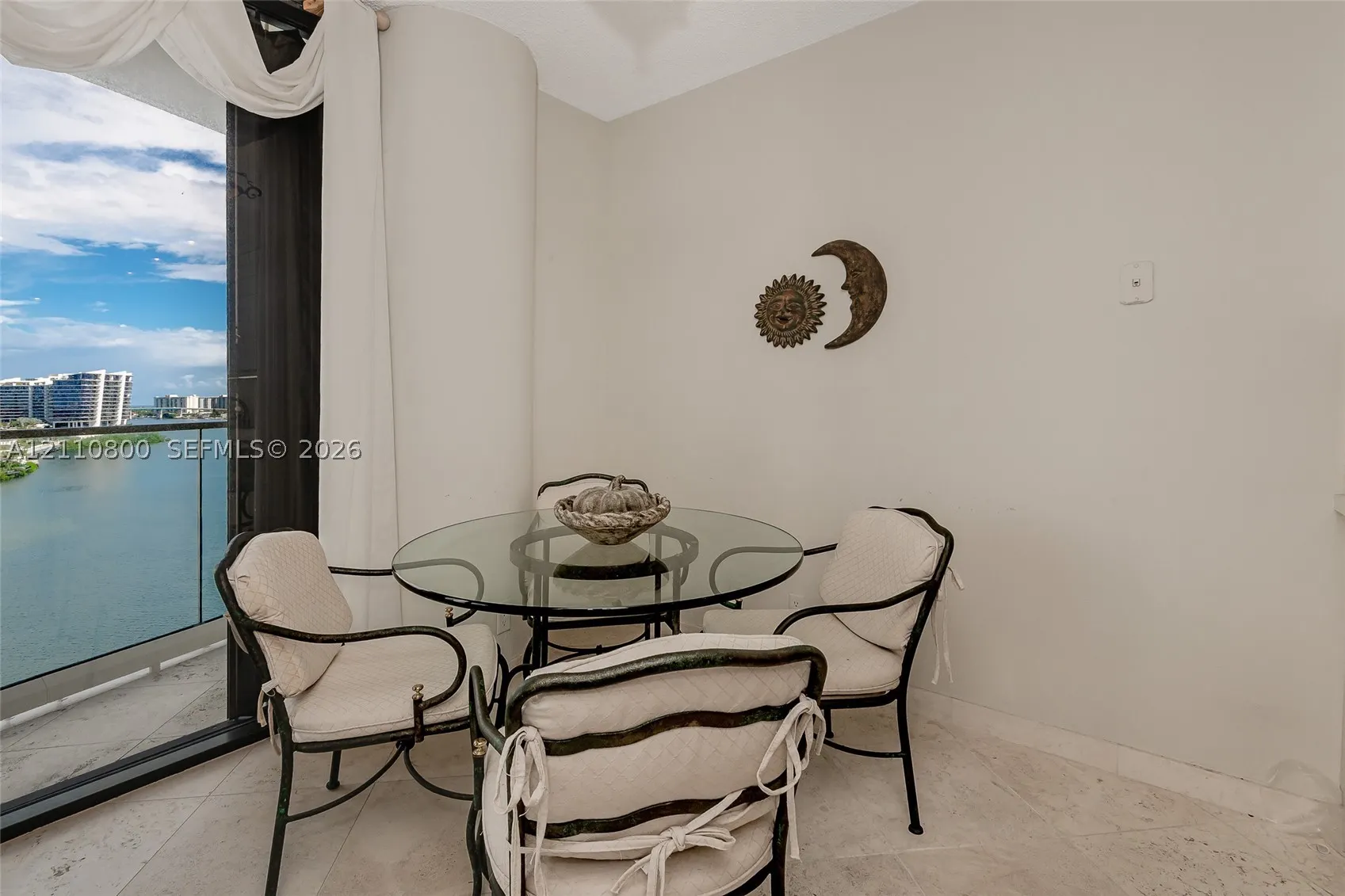 2800 Island Blvd #1105