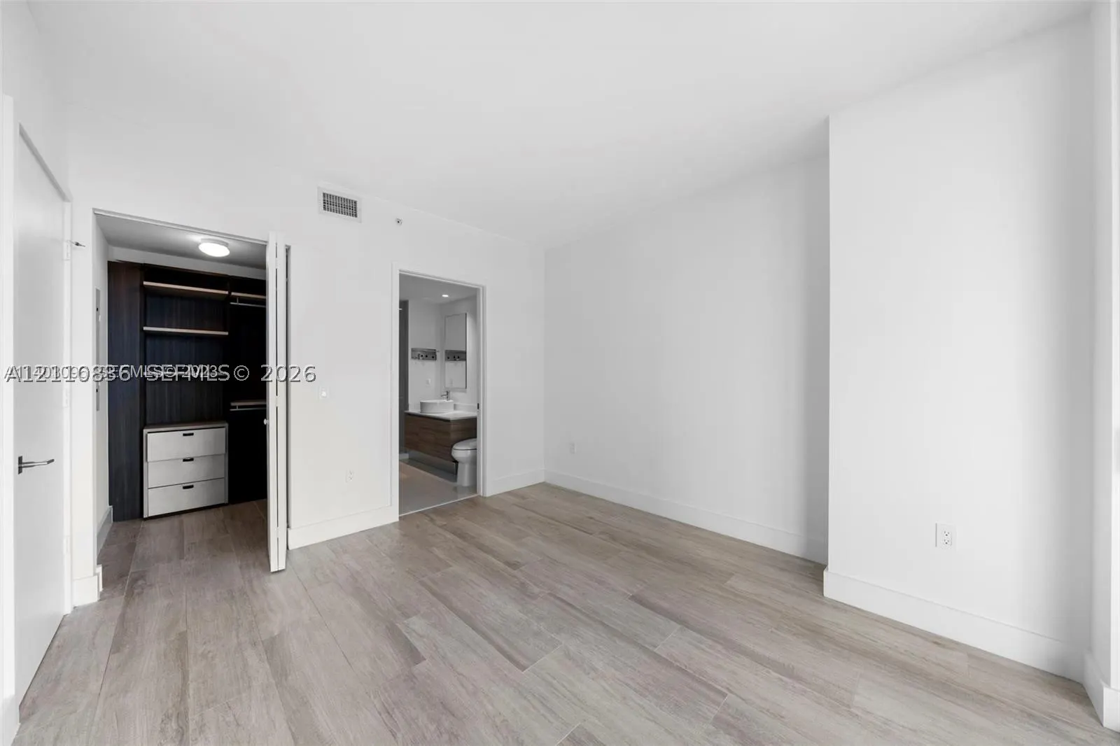 121 NE 34th St #1501