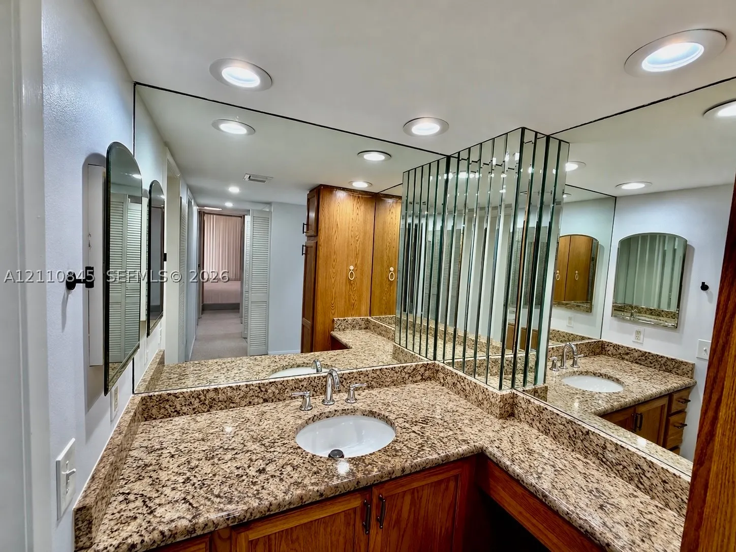 565 Oaks Ln #410
