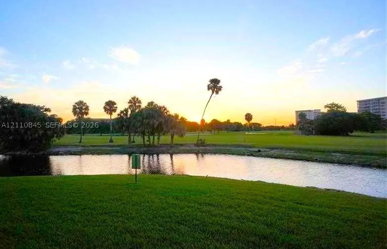 565 Oaks Ln #410