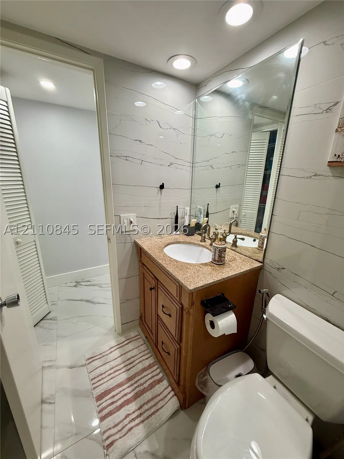 565 Oaks Ln #410