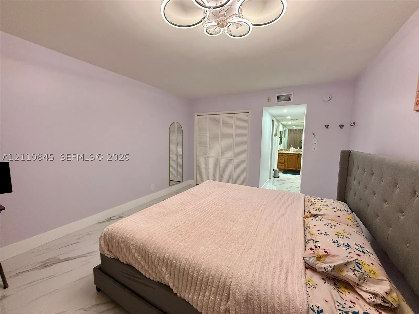 565 Oaks Ln #410