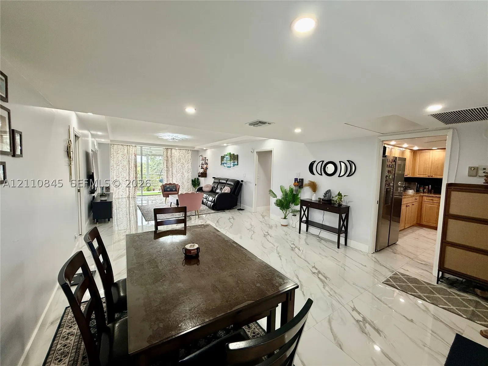 565 Oaks Ln #410