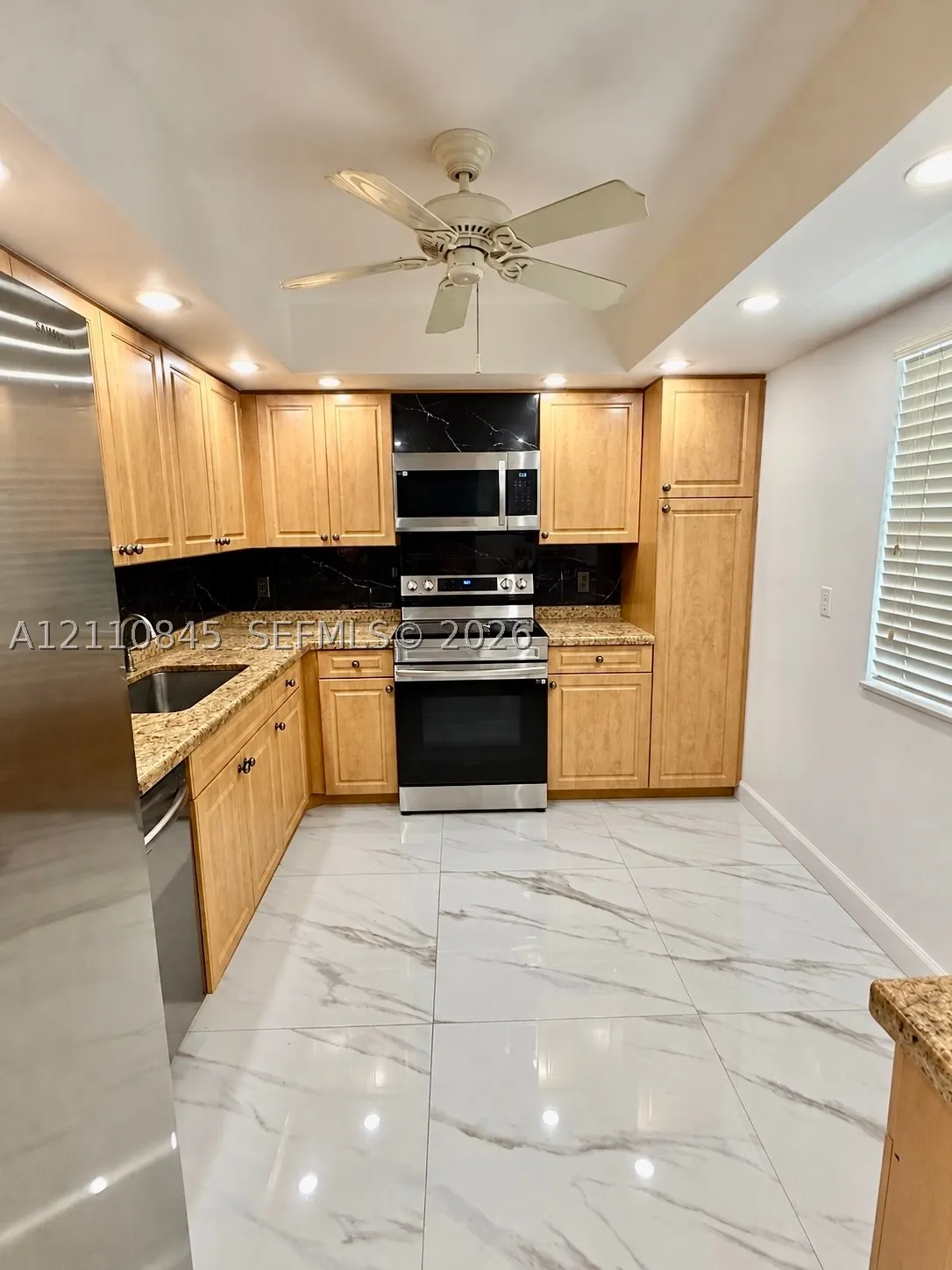565 Oaks Ln #410