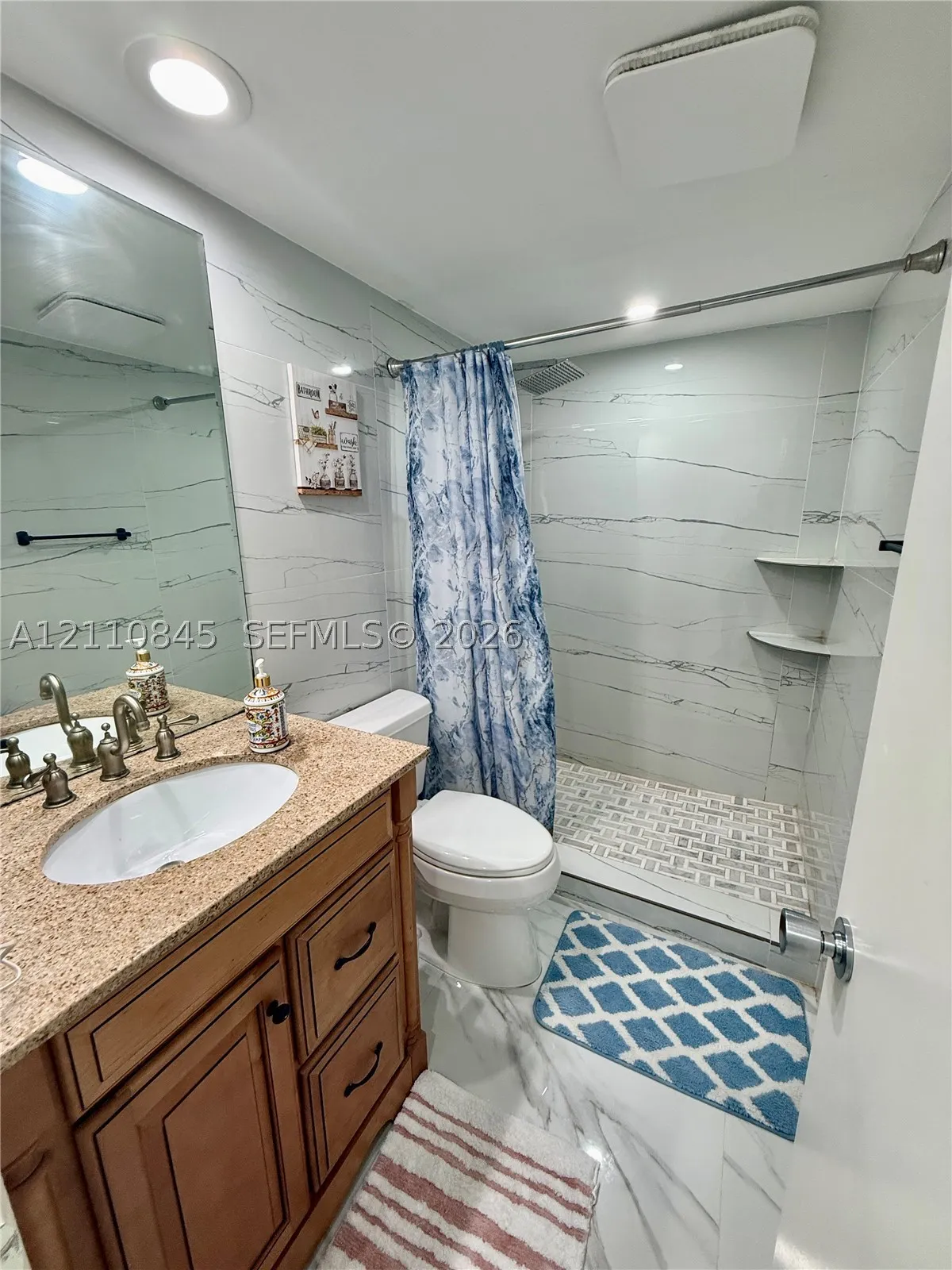 565 Oaks Ln #410