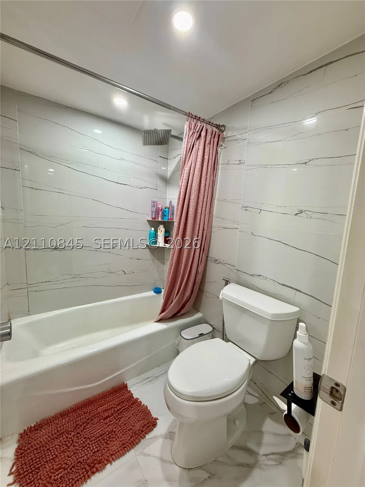 565 Oaks Ln #410
