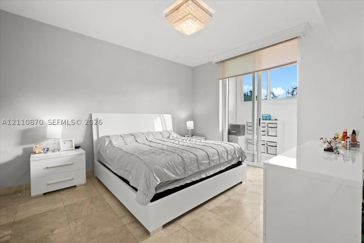 1755 E Hallandale Beach Blvd #MEZ5E