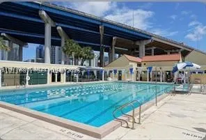 320 SW 4th Ave #5