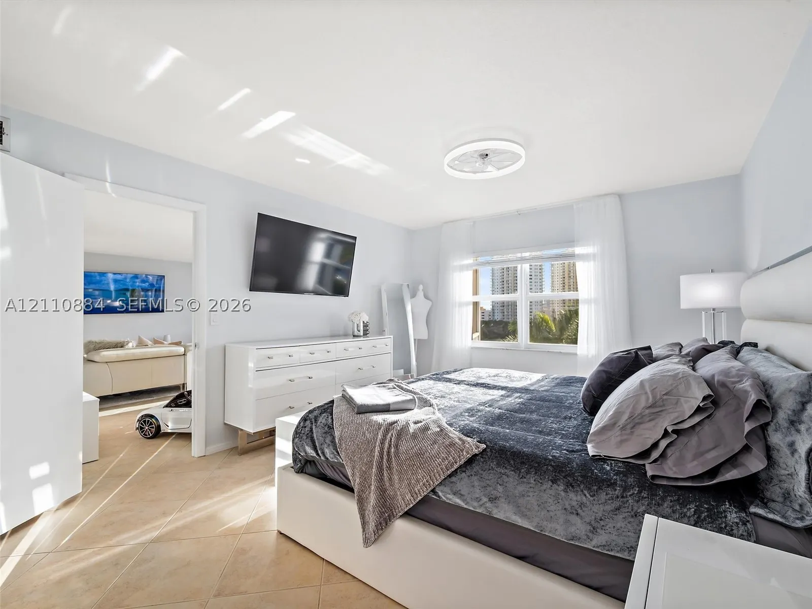 400 Diplomat Pkwy #805