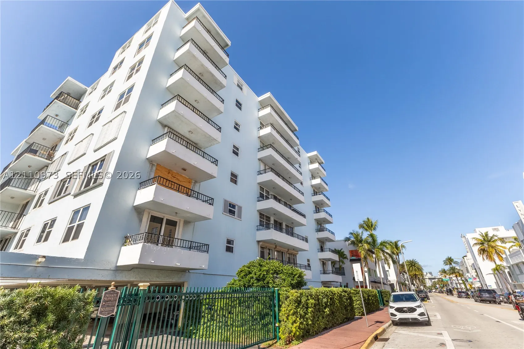 720 Collins Ave #704