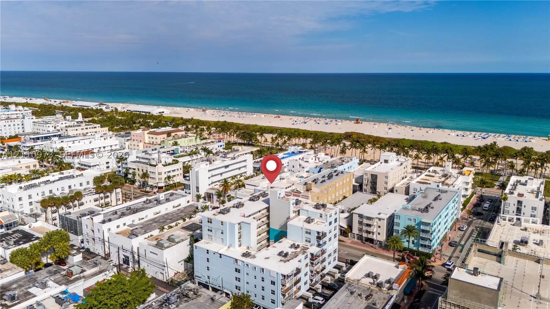 720 Collins Ave #704