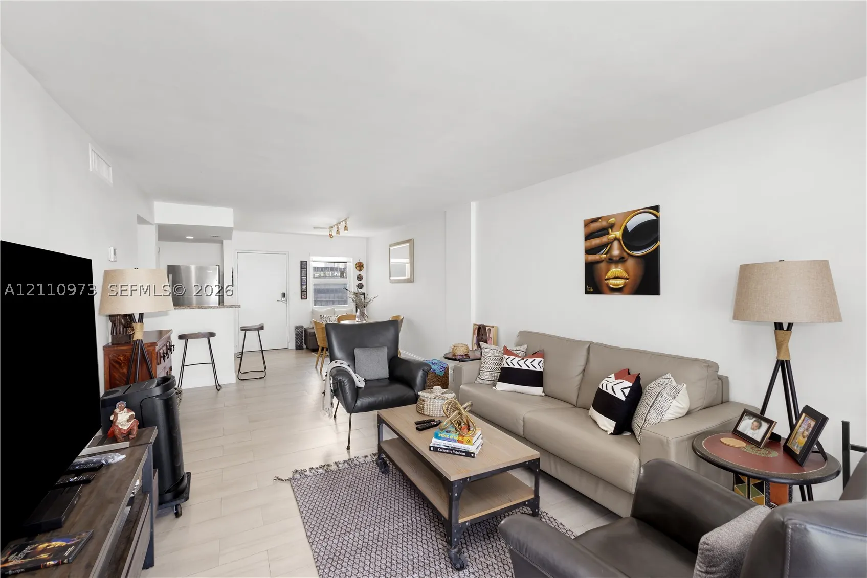 720 Collins Ave #704