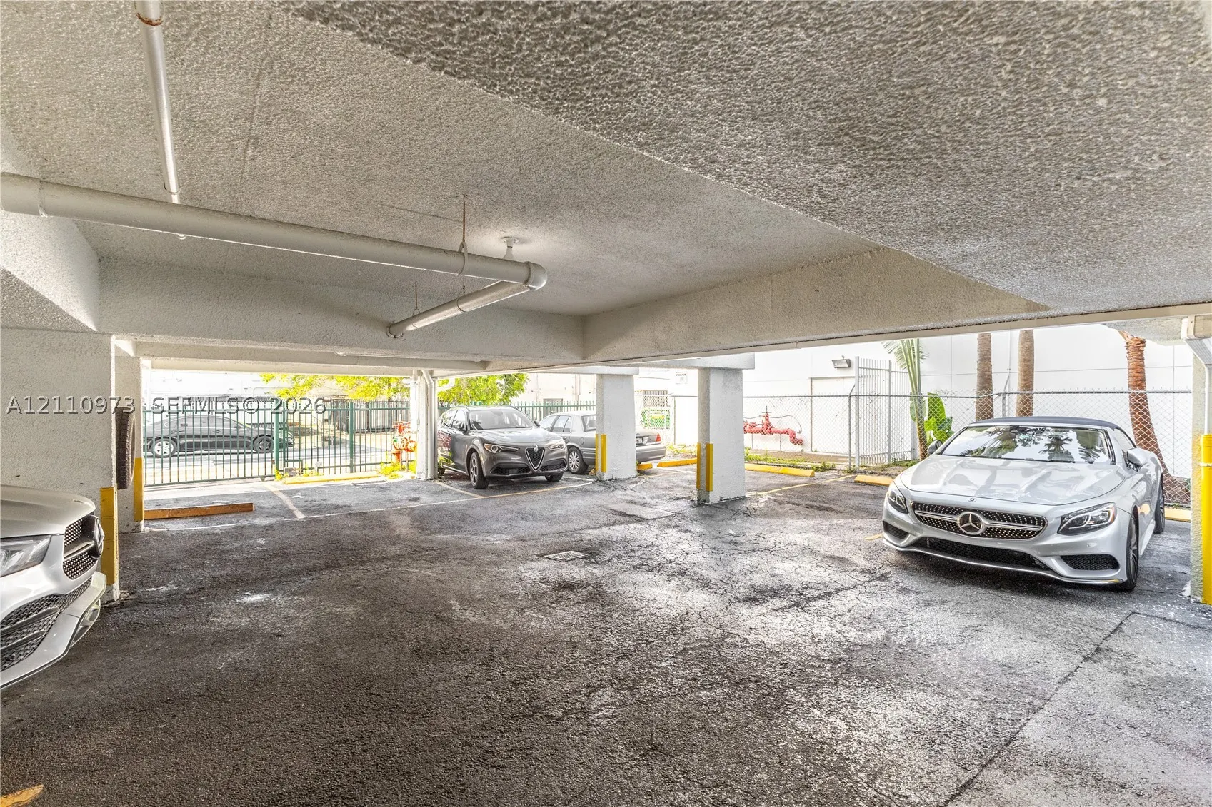 720 Collins Ave #704
