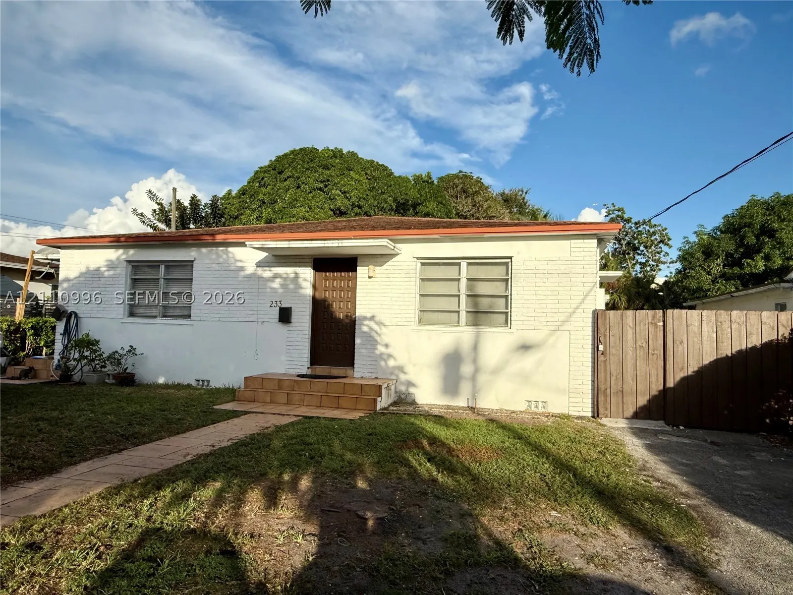 233 NW 45th Ave #STUDIO