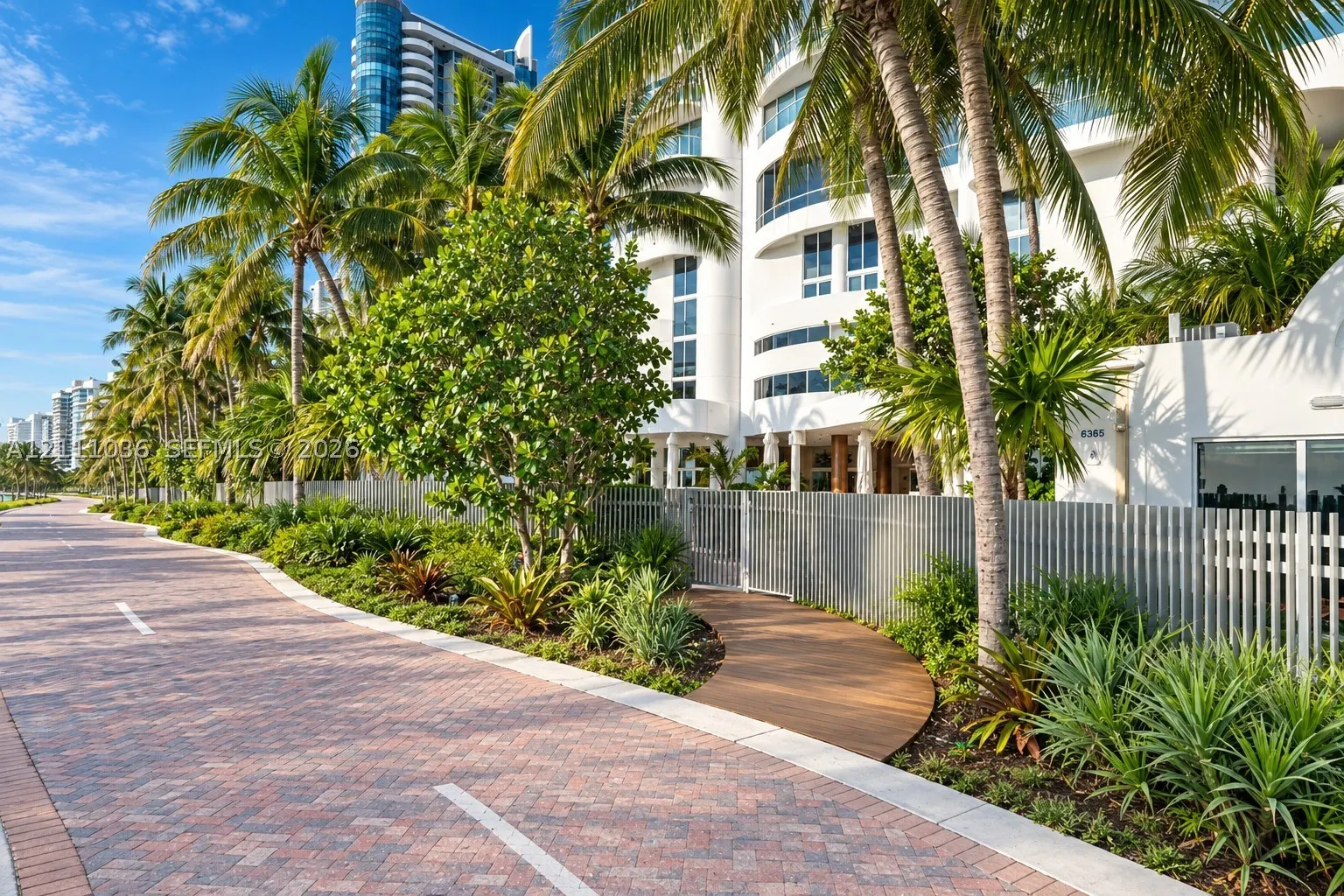 6365 Collins Ave #3811