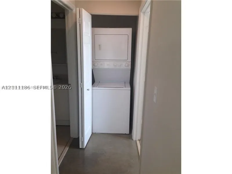 275 NE 18th St #403