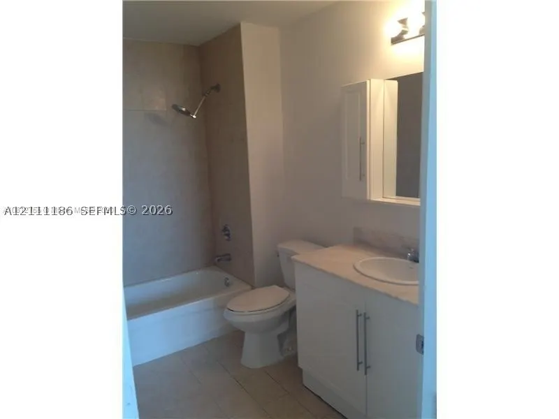 275 NE 18th St #403