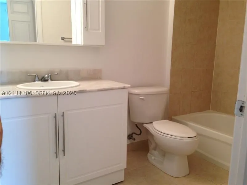 275 NE 18th St #403
