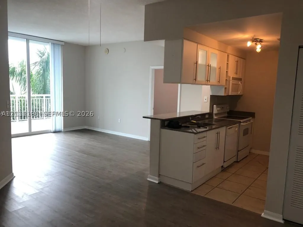275 NE 18th St #403