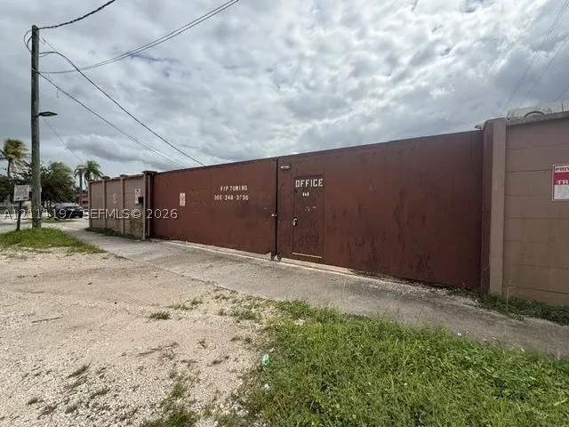 948 NW 4th St