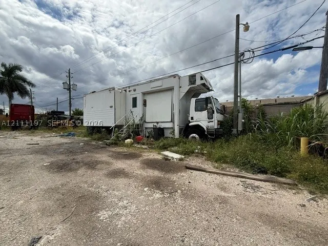 948 NW 4th St