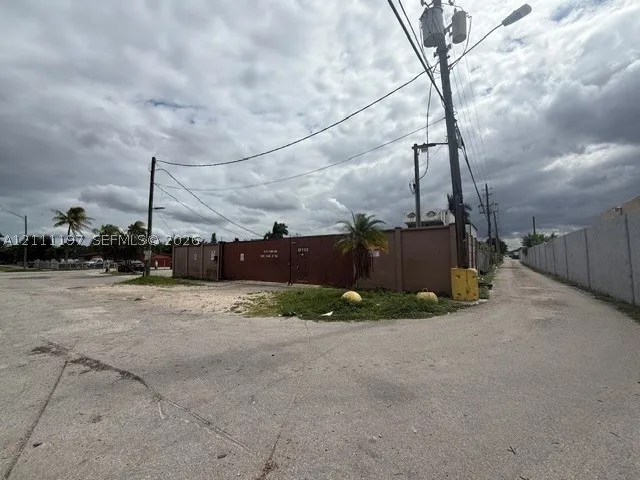 948 NW 4th St