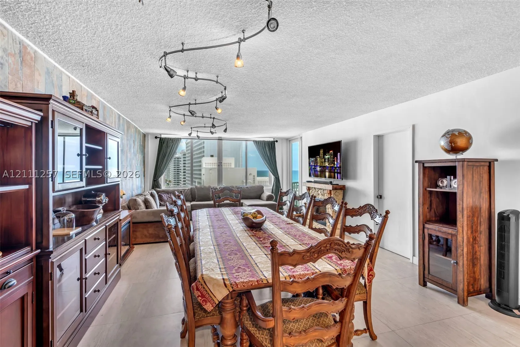5401 Collins Ave #813