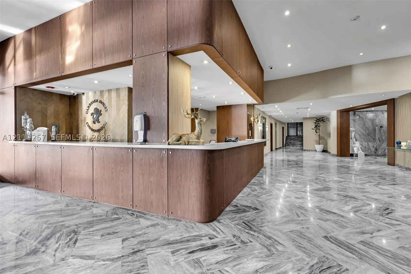 5401 Collins Ave #813