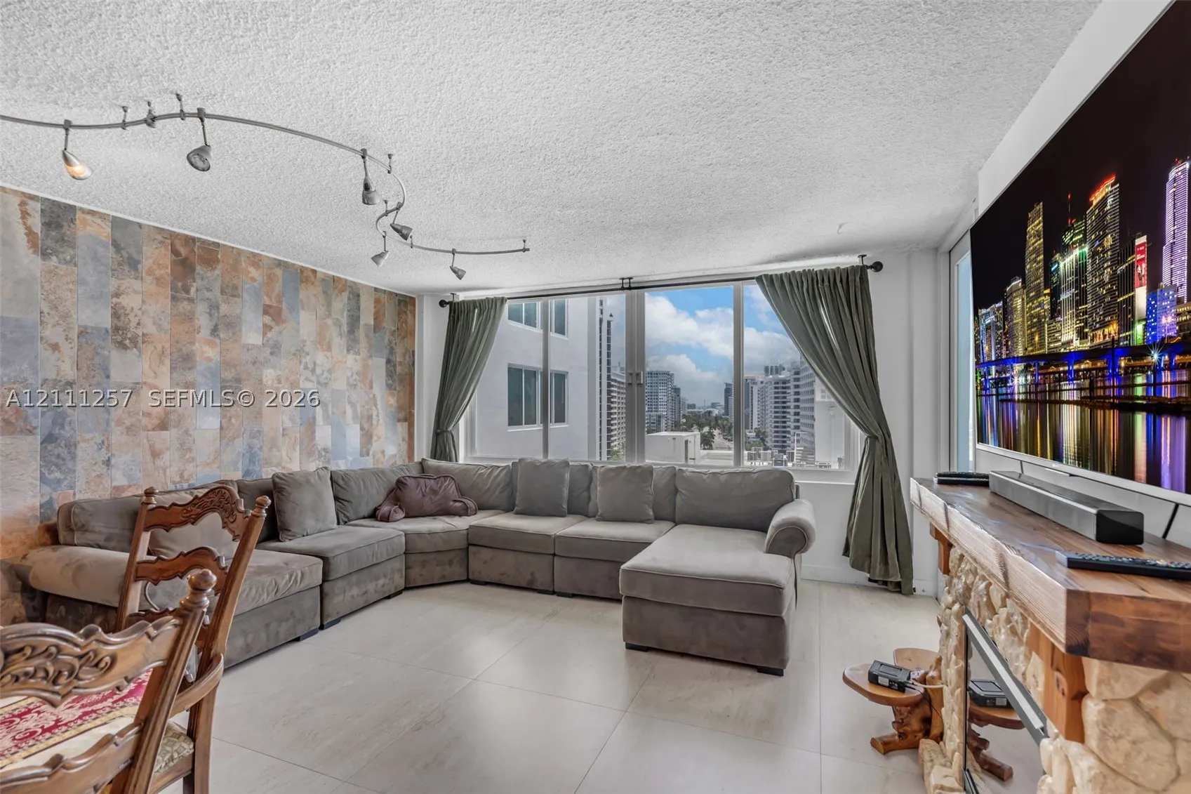 5401 Collins Ave #813