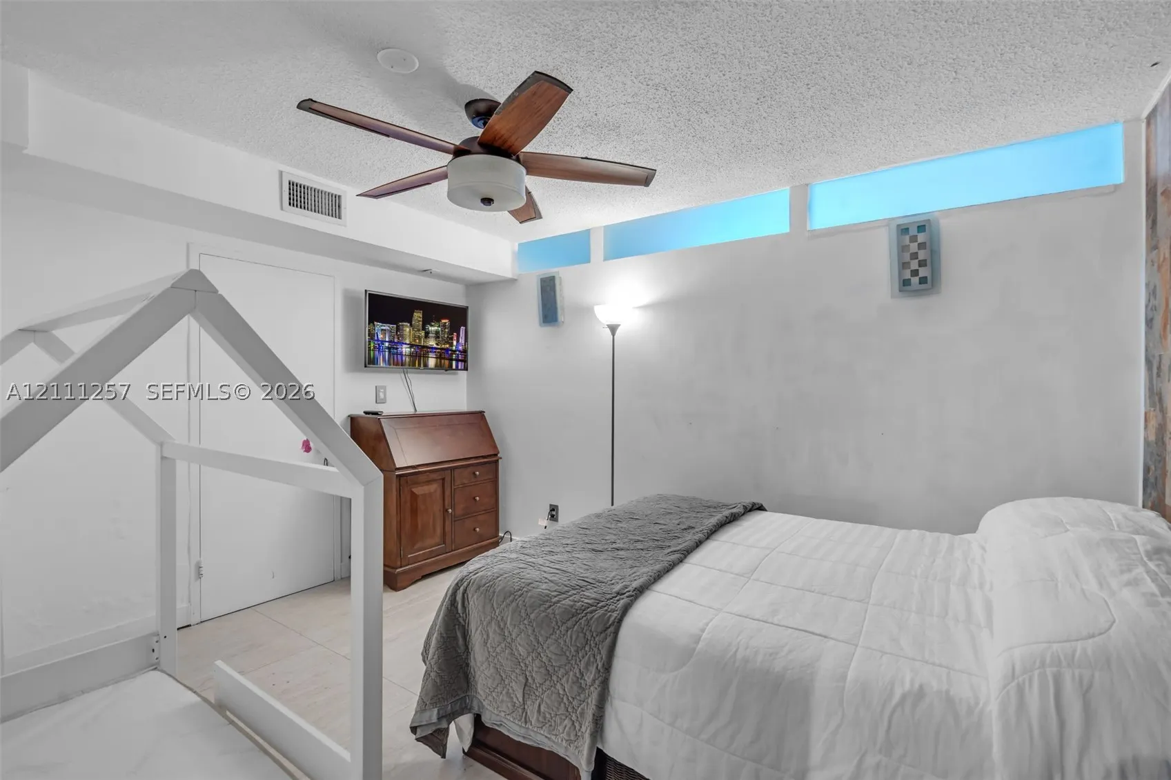 5401 Collins Ave #813