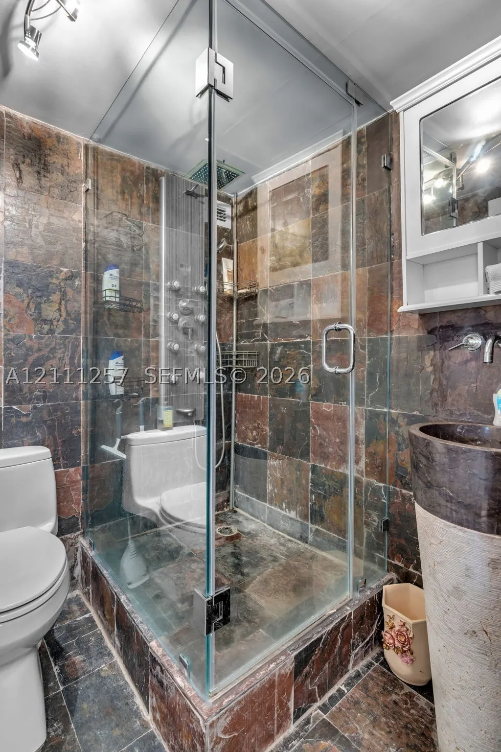 5401 Collins Ave #813