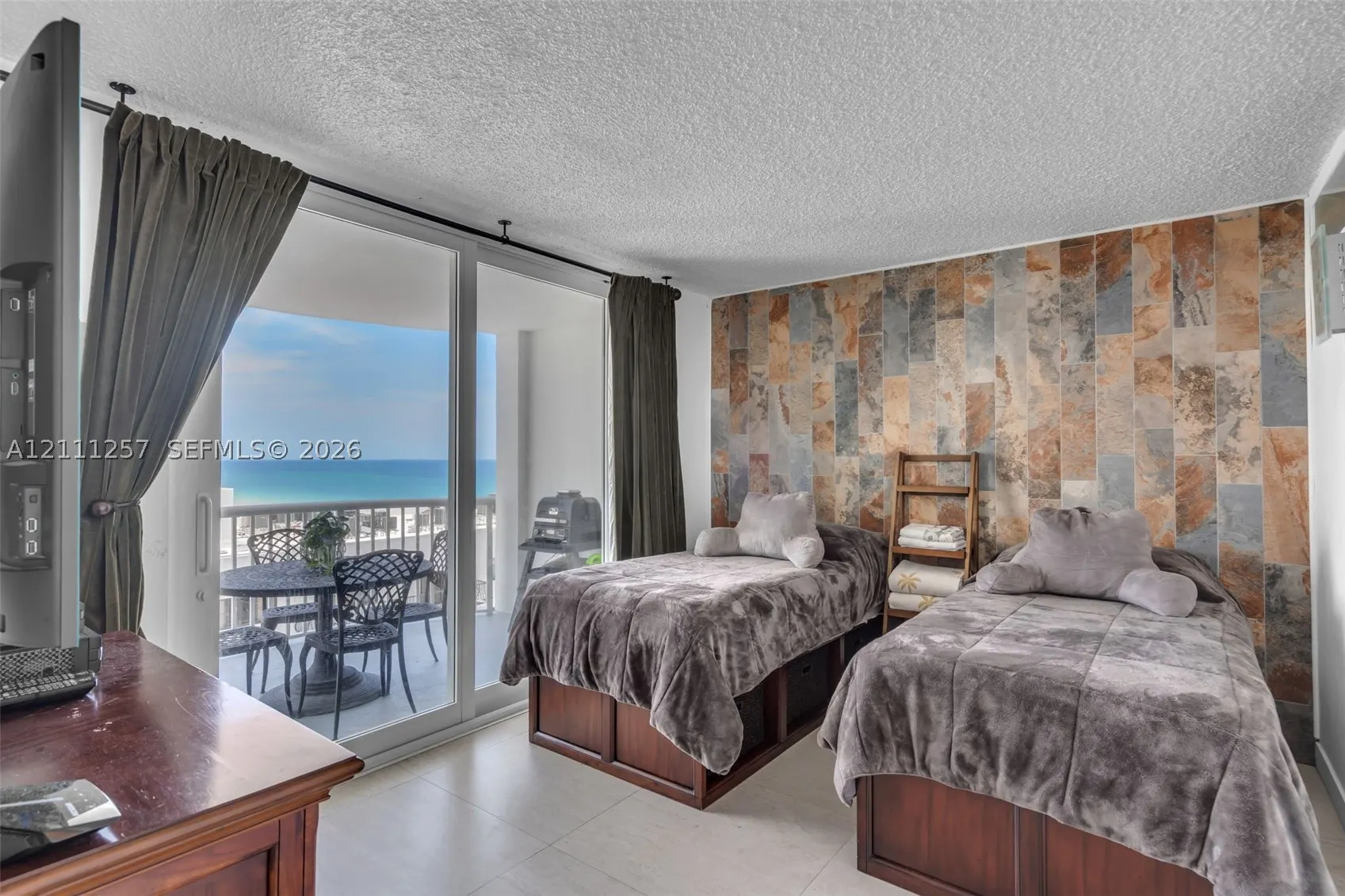 5401 Collins Ave #813
