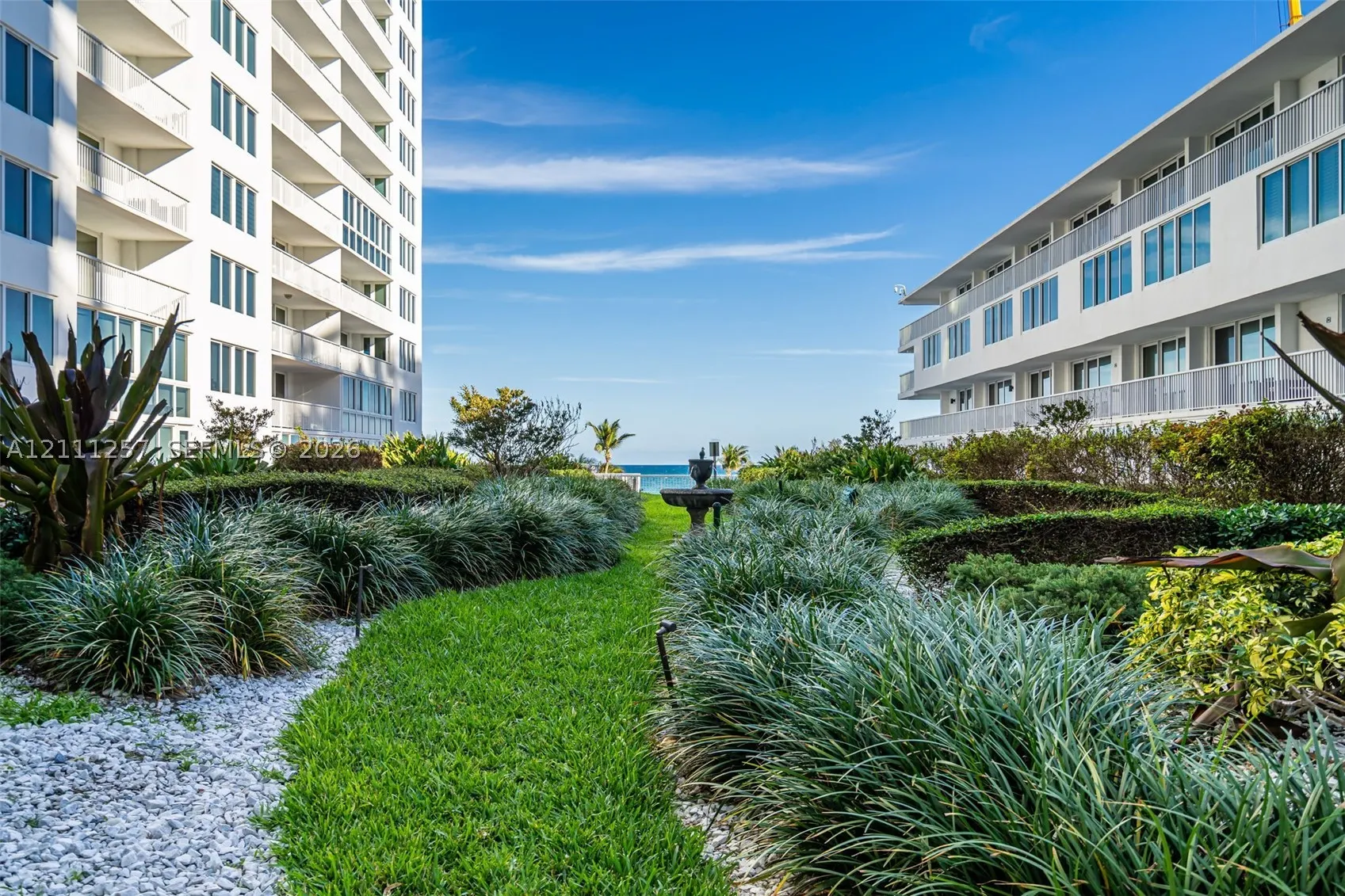 5401 Collins Ave #813