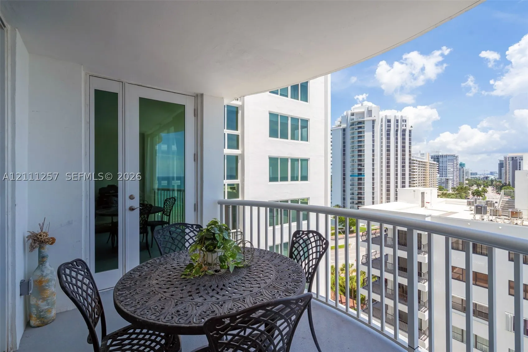 5401 Collins Ave #813