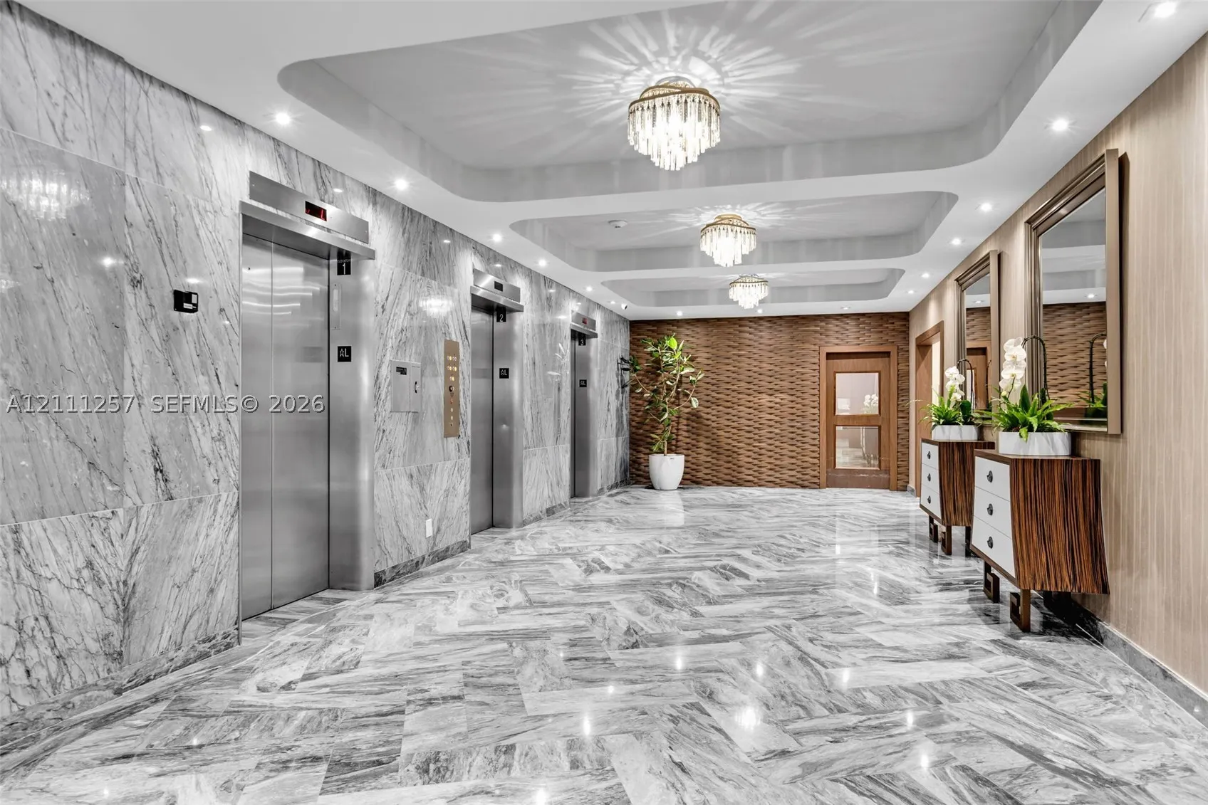 5401 Collins Ave #813