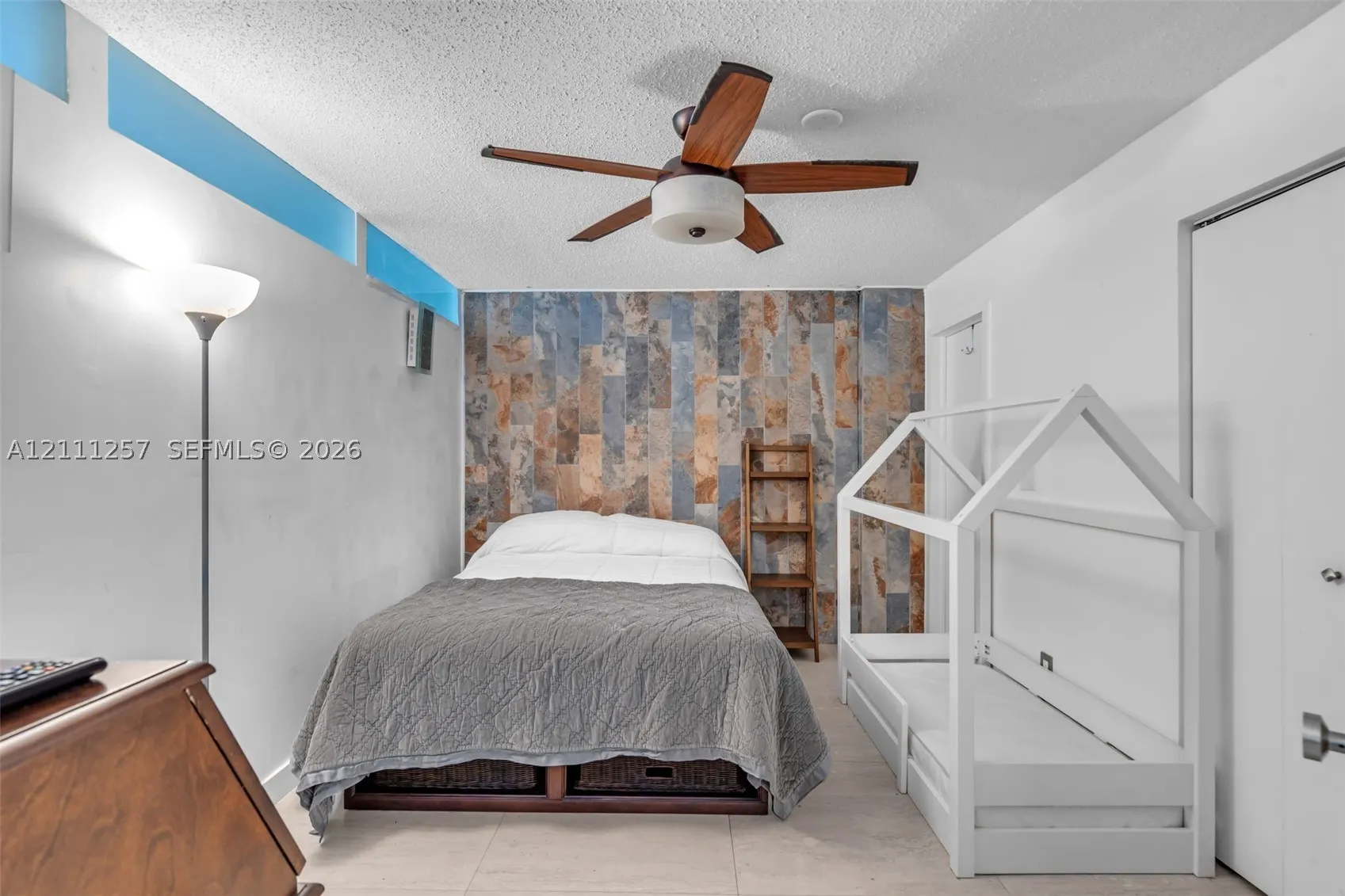 5401 Collins Ave #813