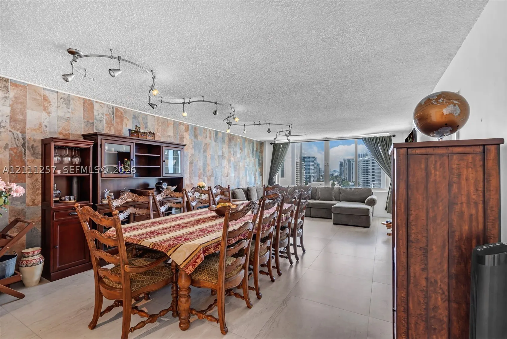 5401 Collins Ave #813