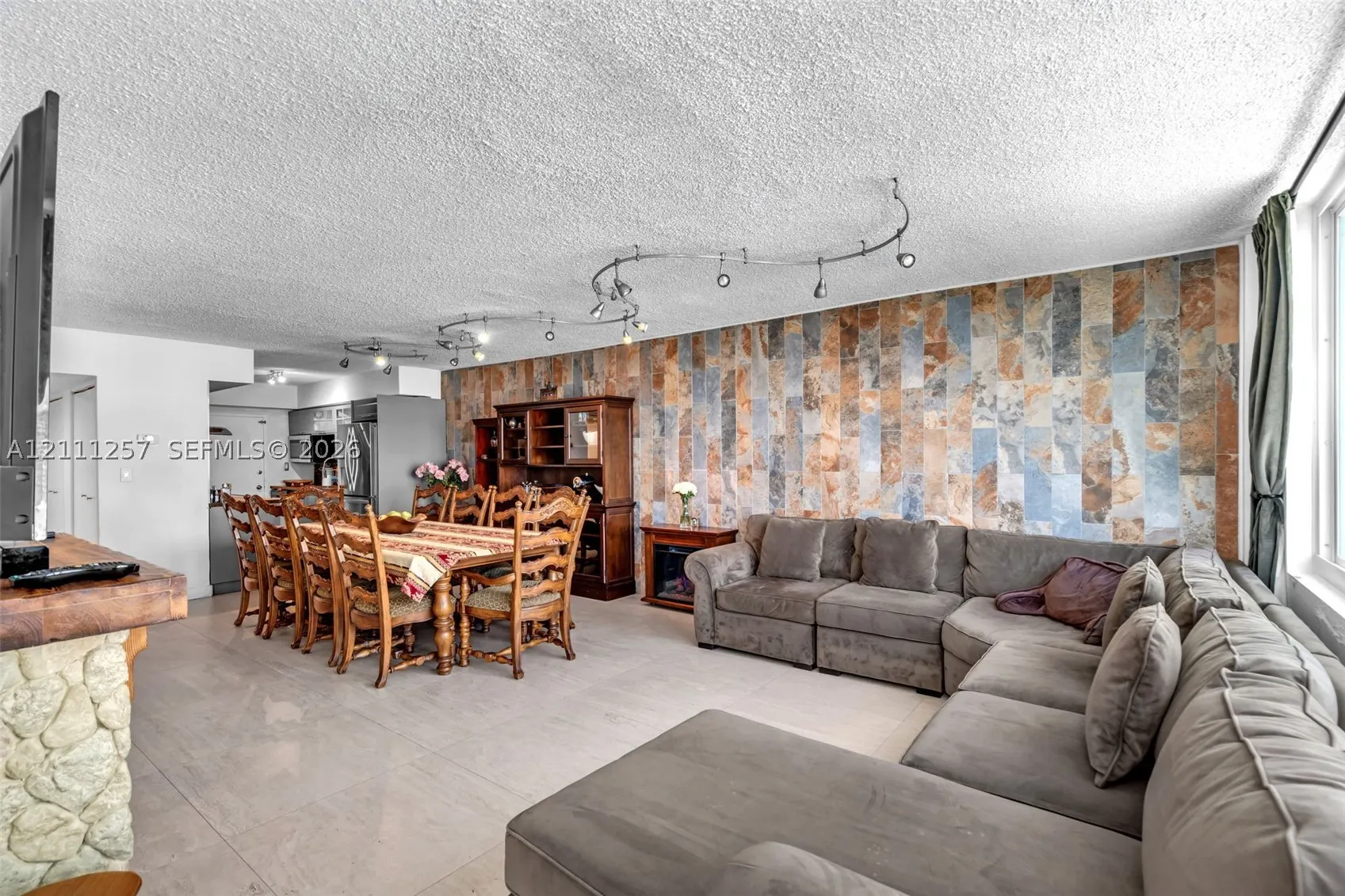 5401 Collins Ave #813