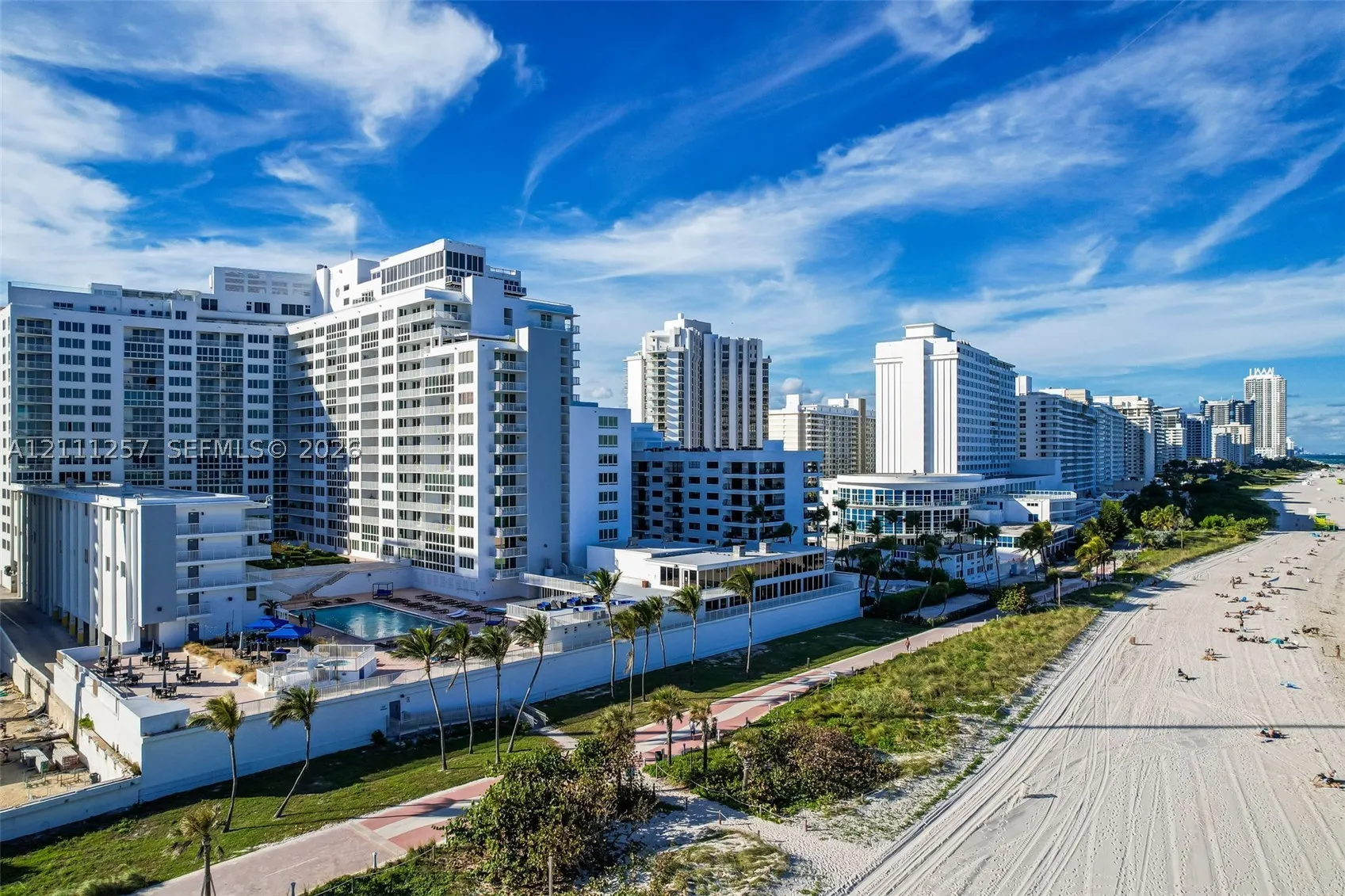 5401 Collins Ave #813