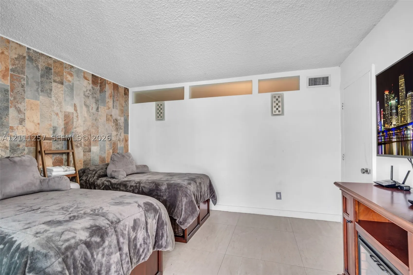 5401 Collins Ave #813