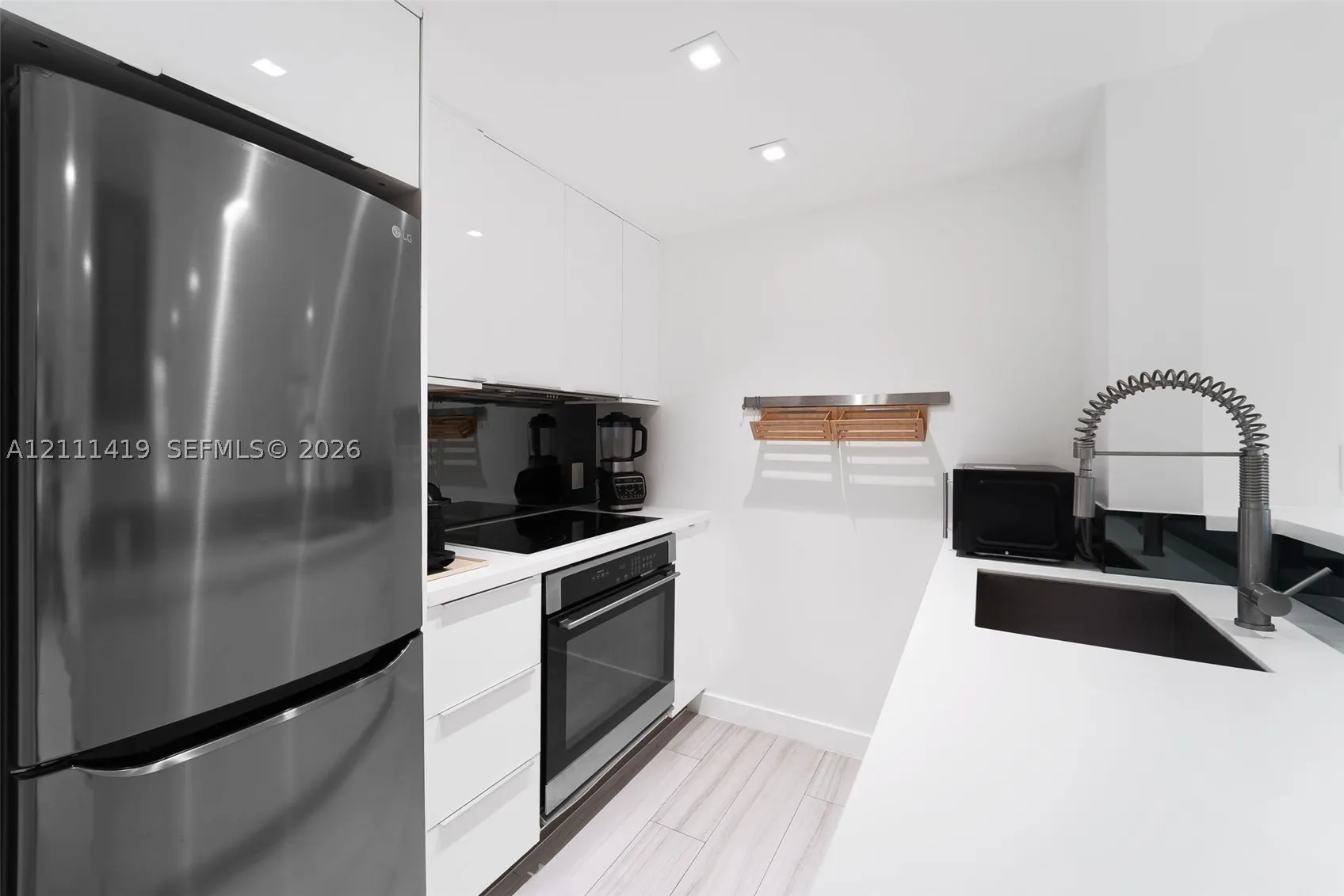 1460 Ocean Dr #307