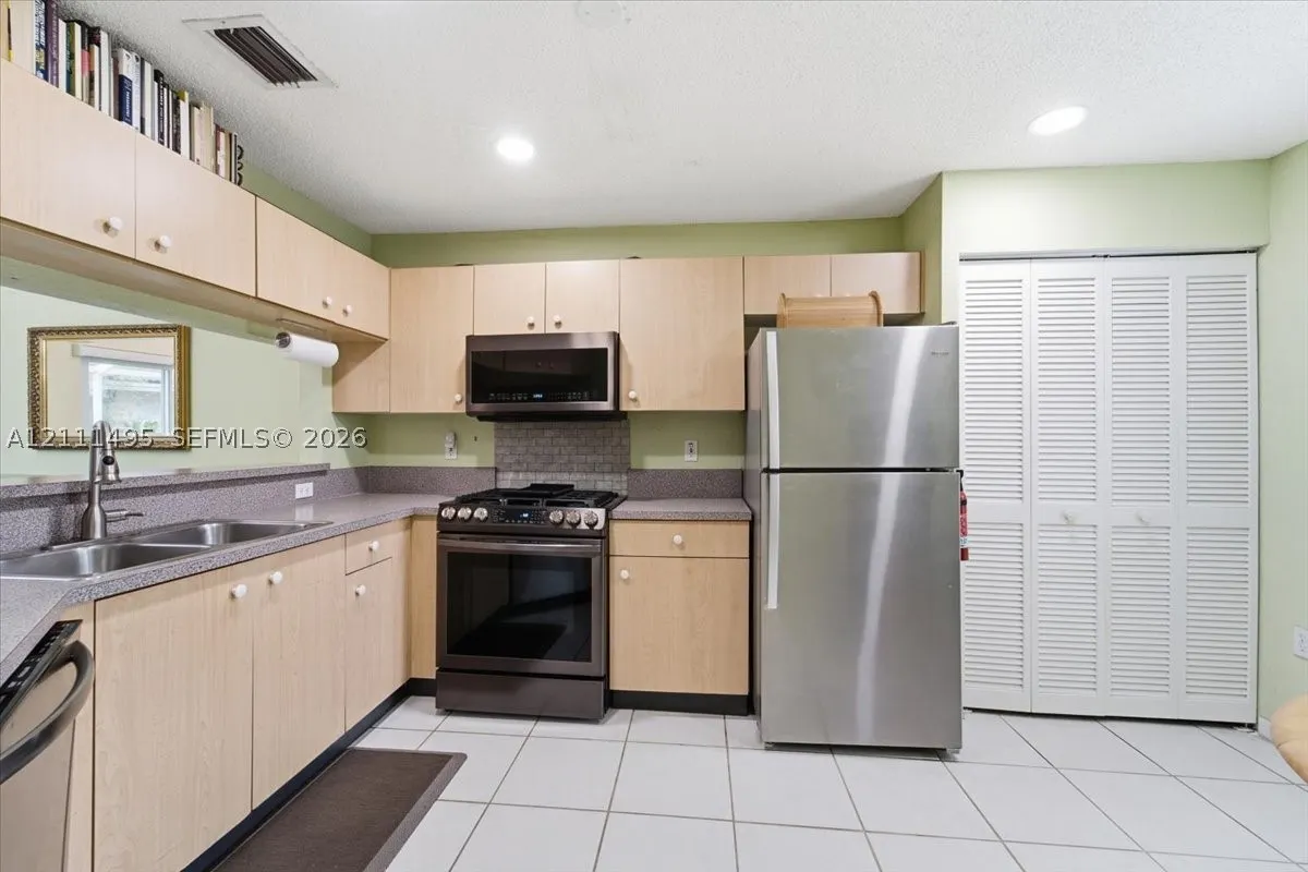 5331 NW 89th Ter
