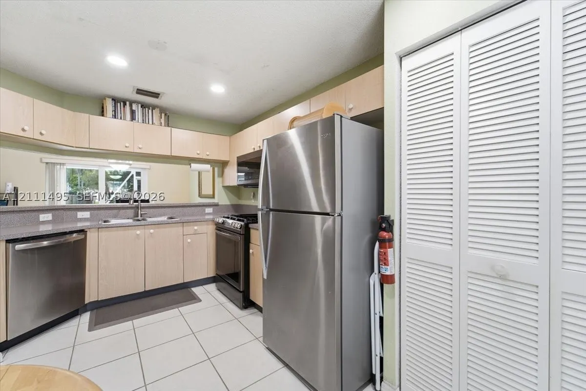 5331 NW 89th Ter